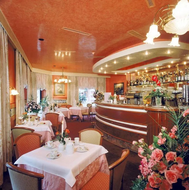 Hotel Neue Post I Self Check-In Innsbruck Austria