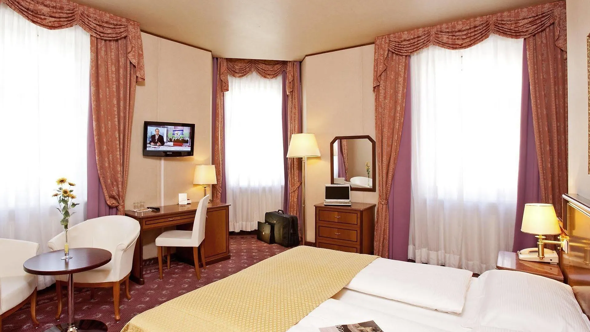 Hotel Neue Post I Self Check-In Innsbruck