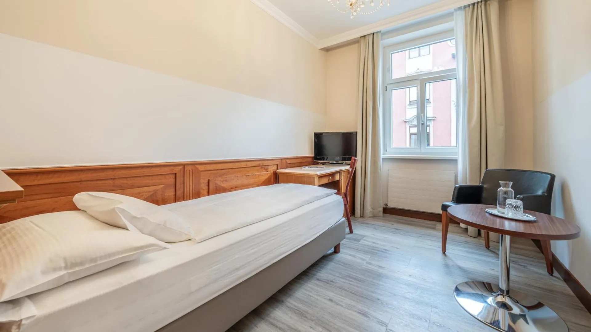 Hotel Neue Post Innsbruck 4*,